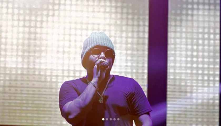 El cantante Koffee, El Kafetero.