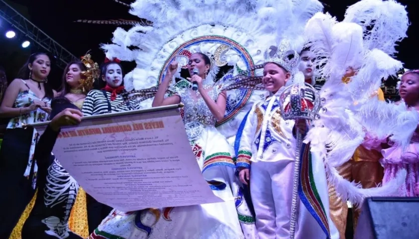  Coronación de Laura Ospino y Samuel Quintero, Reyes Infantiles del Carnaval de la 44