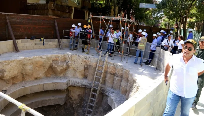 El Alcalde Char en su visita a la obra en la calle 91.