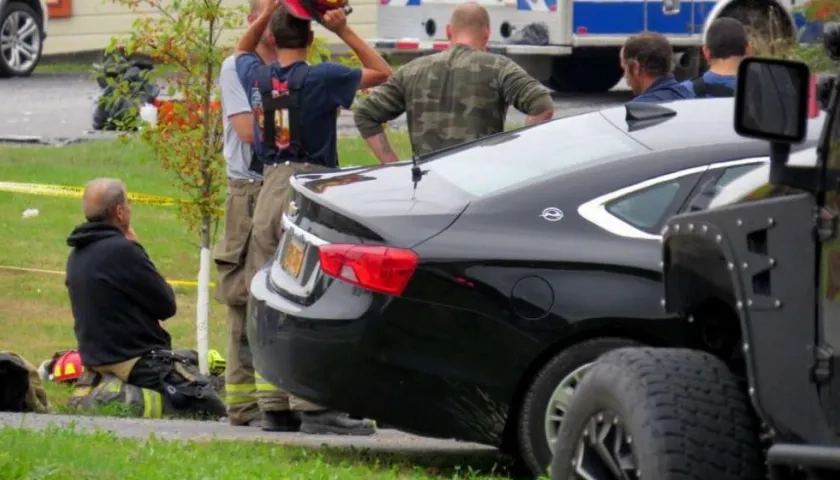Una colisión entre dos vehículos, entre ellos una limusina que llevaba una fiesta de bodas
