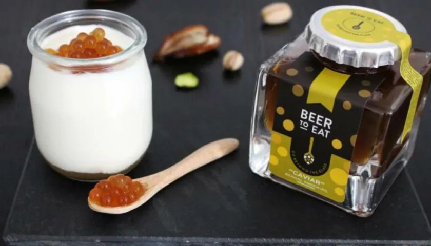 Muestras de perlas o caviar de vino y mermelada de cerveza.