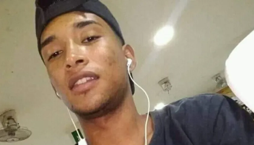 Murió Egidio Enrique Comas Aragón, de 21 años, quien era conocido por sus amigos como Yiyo.