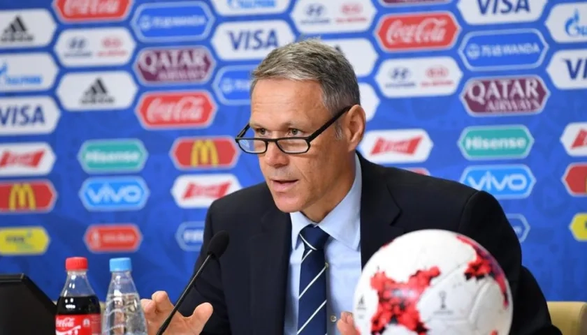 Marco Van Basten, director de desarrollo de la FIFA.