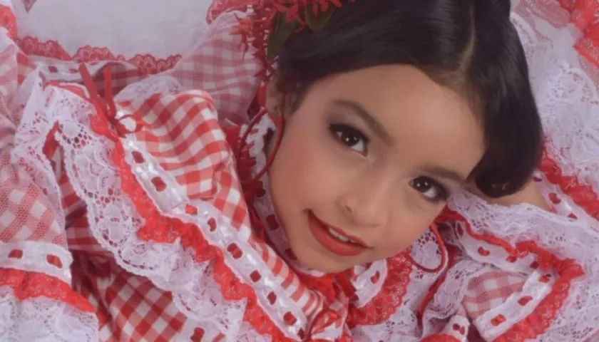 Nathalie Marie Barros Henao candidata preinfantil al Reinado Intercolegial de la Cumbia.