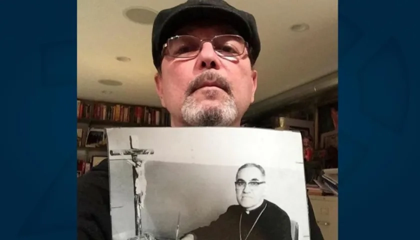 Rubén Blades, con la imagen de Óscar Arnulfo Romero.