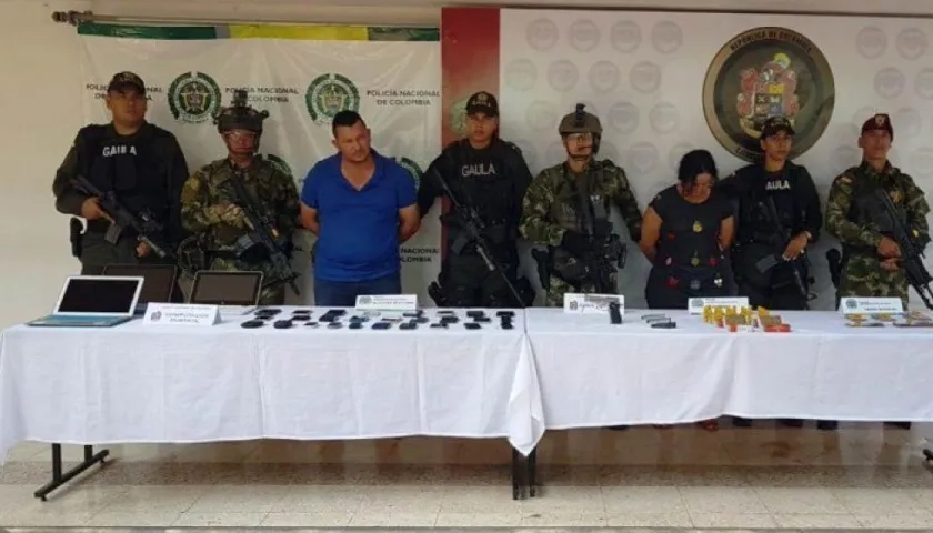 Alias 'Jairo 1' y su hermana 'Martha'.