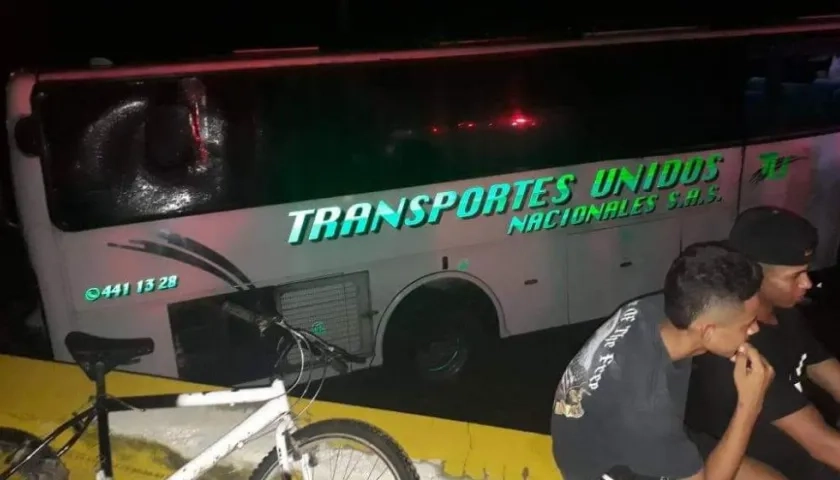 Bus de Transportes Unidos Nacionales, accidentado en la Oriental.