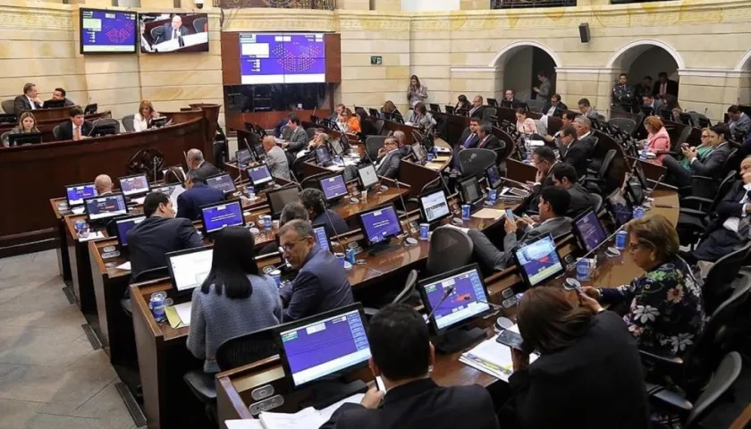 Plenaria de senado y Cámara aprobando el presupuesto.