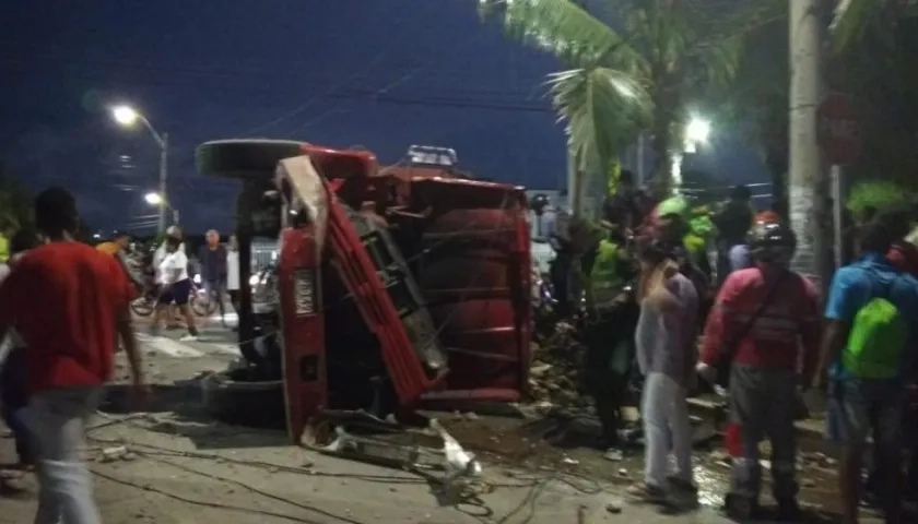 Estado en que quedó la volqueta.