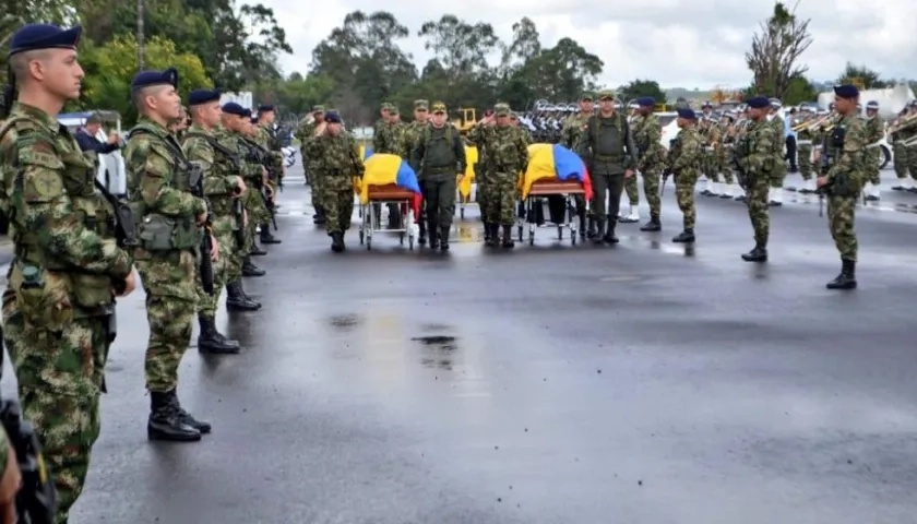 Despedidos con calle de honor Héroes del EJC 2166 