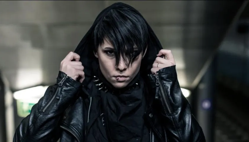 Lisbeth Salander, interpretada por Claire Foy.