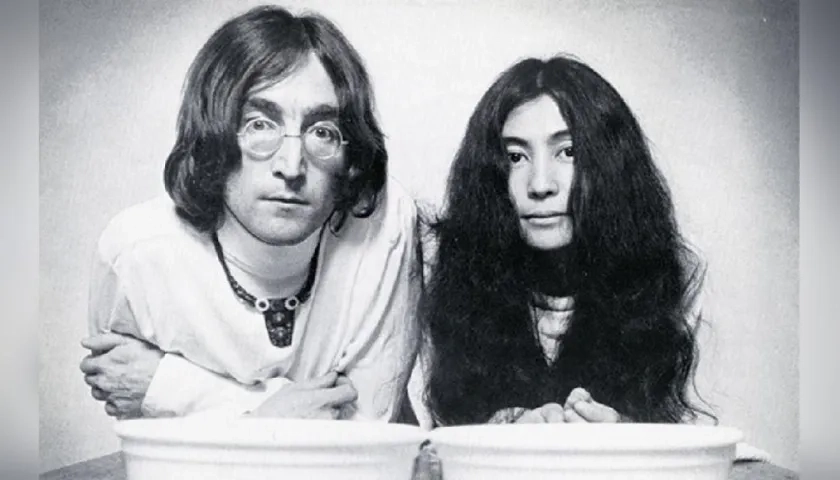 John Lennon y Yoko Ono.