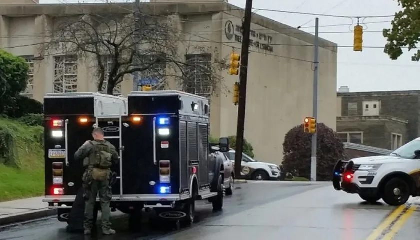 Algunos medios locales, que citan a testigos presenciales, señalan que son al menos cuatro los fallecidos.