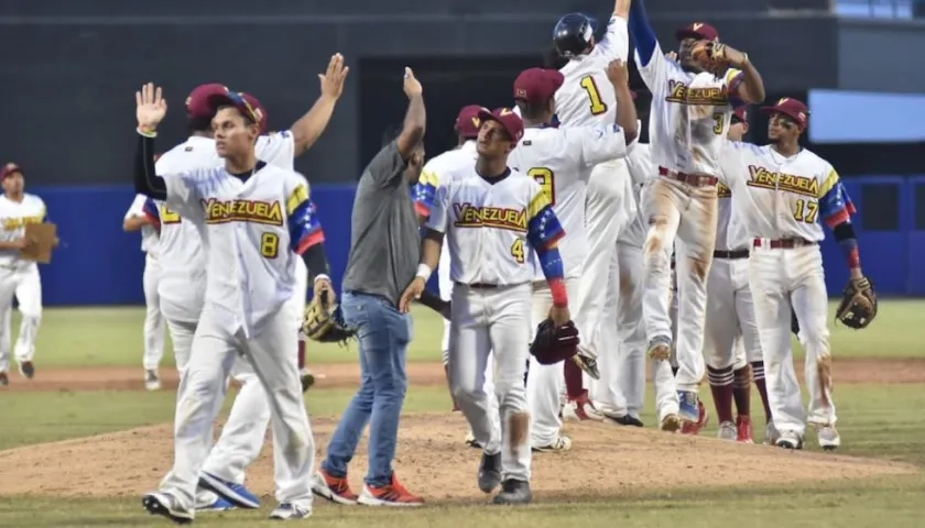 Celebración venezolana en el Édgar Rentería.