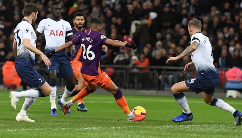 Momento del gol de Mahrez. 