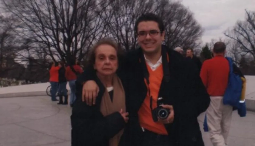 Una foto del álbum familiar del Presidente Duque en compañía de su abuela.