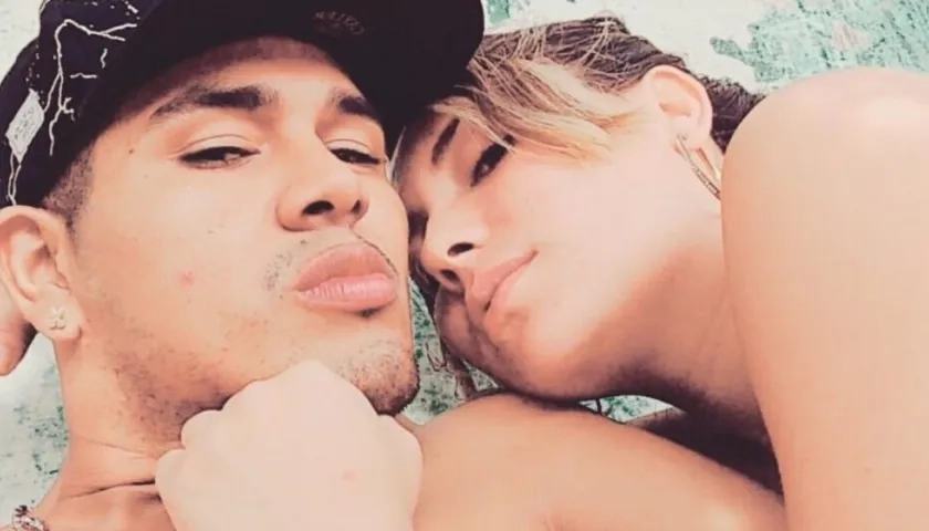 Geraldine Olivares junto a su pareja el expolicía Brayan Jesús Tuiran Cabrera.