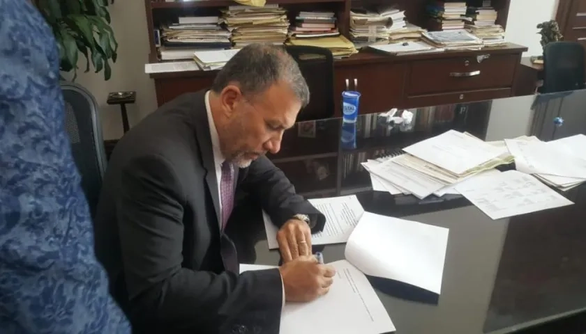 El senador Roy Barreras, del Partido de la U, radica el proyecto Ley Antigaravito.