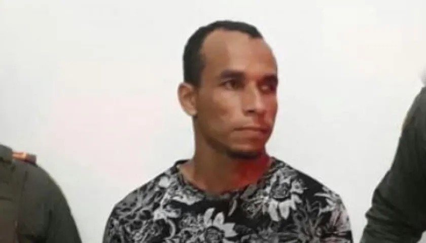 Guillermo Enrrique Bonett Morales, capturado con la granada.