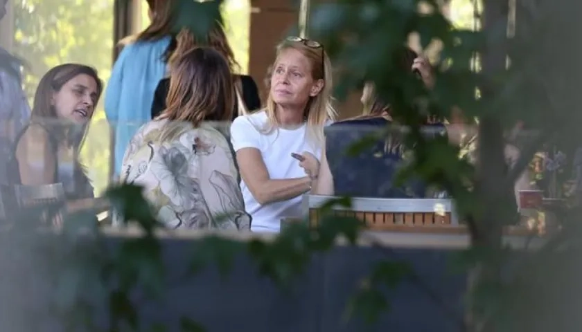  Cecilia Bolocco, en una foto en la clínica donde operaron a su hijo.