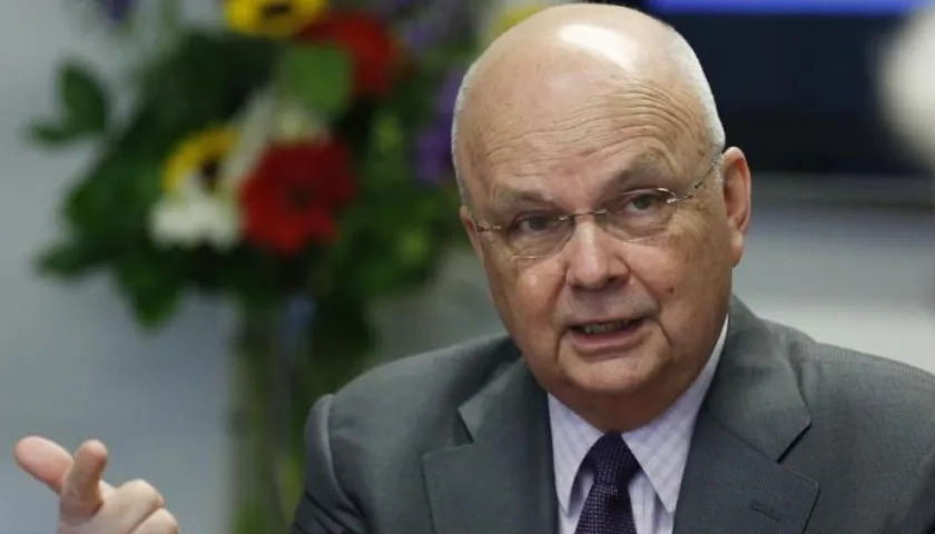 Michael Hayden,  exdirector de la Agencia Central de Inteligencia de Estados Unidos (CIA).