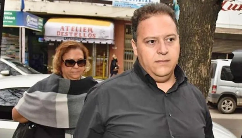 María Isabel Santos Caballero, viuda de Escobar, y el hijo de ambos, Juan Sebastián Marroquín Santos