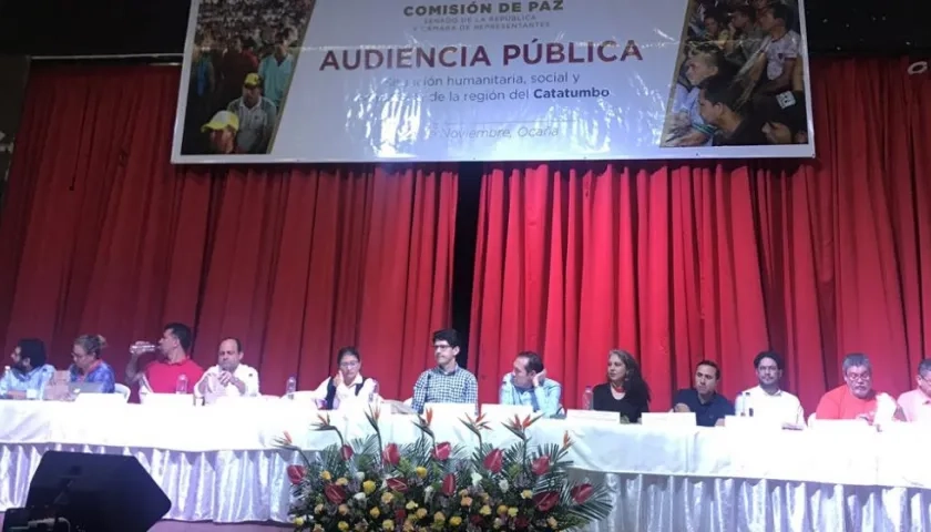 Comisión de Paz en una de las audiencias.