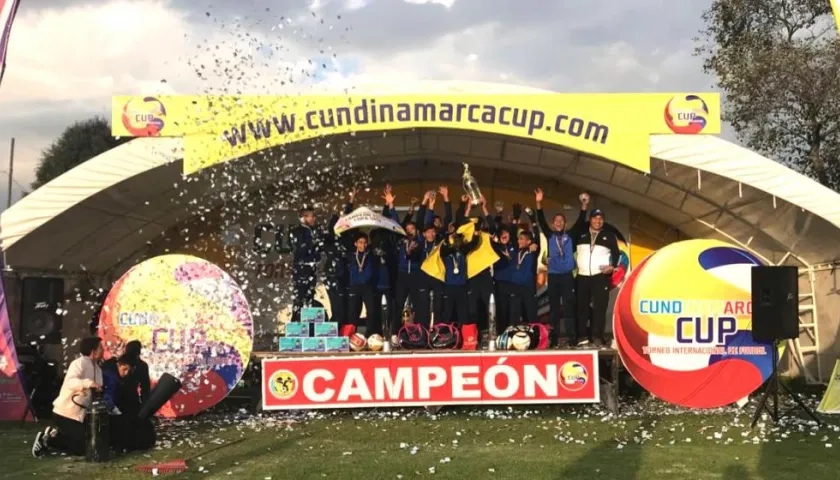 Jugadores de Killa FC durante la celebración.