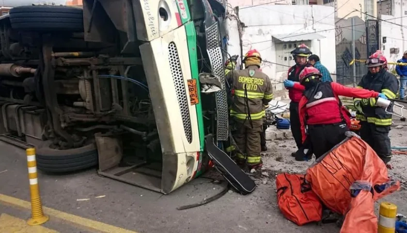 El bus accidentado en Conocoto, Ecuador.