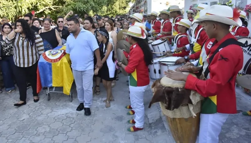 Momento del homenaje al maestro Adolfo Echeverría.