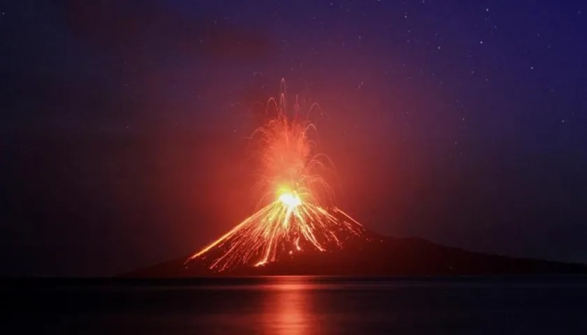Imagen del Anak Krakatau.