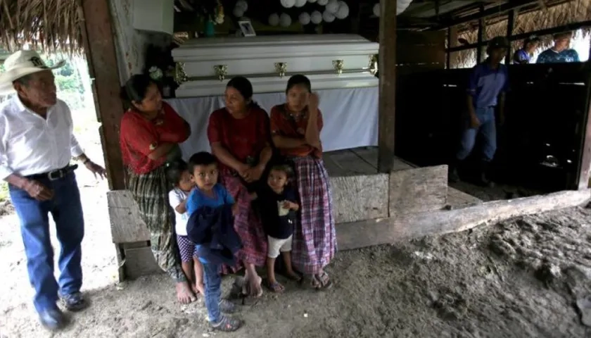 Velación de niño guatemalteco muerto en la frontera.