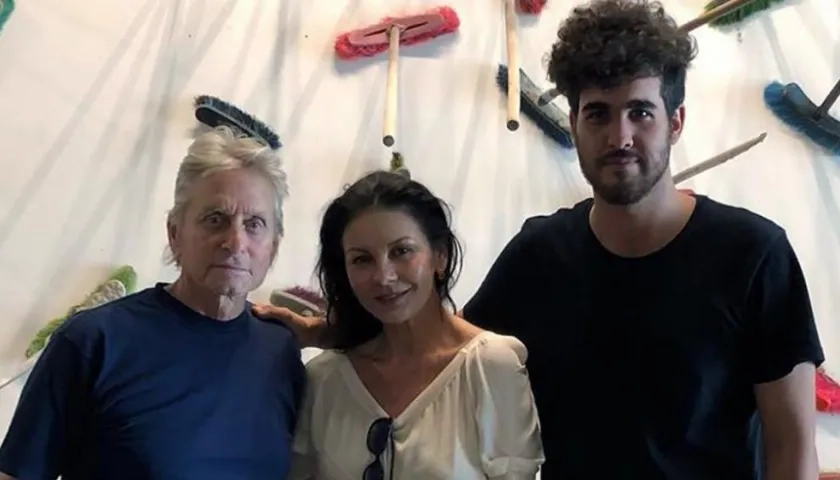  Michael Douglas, Catherine Zeta-Jones  en la Galería Taller Gorría en La Habana.