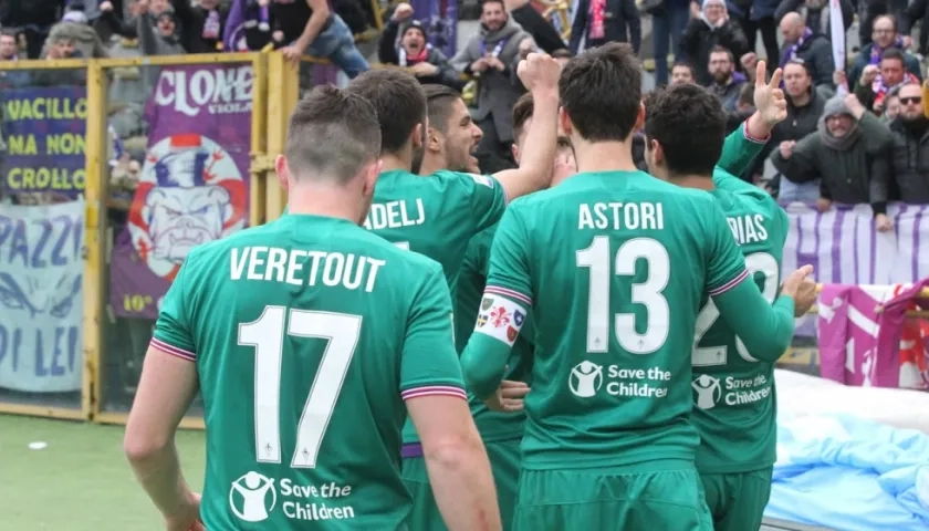 Fiorentina festejó ante Bologna en un partido que tuvo la particularidad de ofrecer dos goles olímpicos.