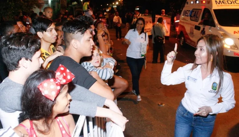 La Secretaria de Salud, Emilia Elitin, presidiendo la campaña.