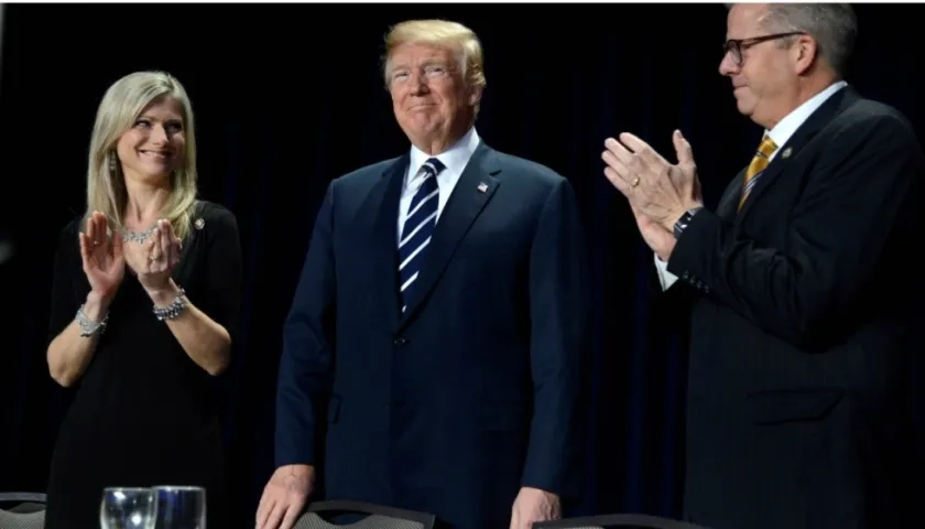 Presidente Donald Trump asistió al Desayuno Nacional de Oración, un acto anual que mezcla política y religión.