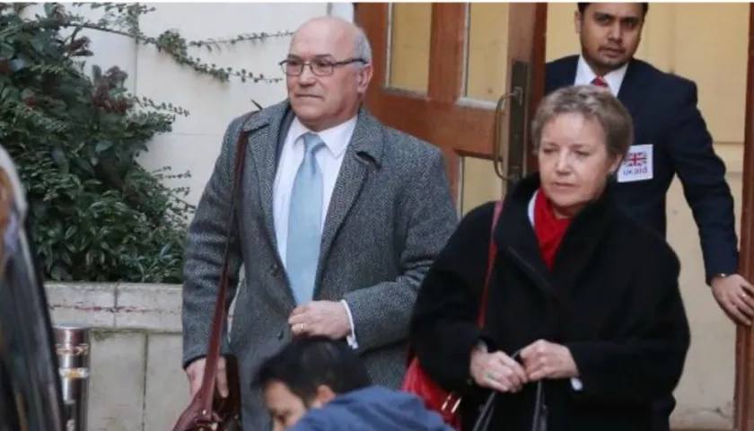 El máximo responsable de Oxfam y la presidenta del consejo de administración de Oxfam en Londres, Reino Unido.