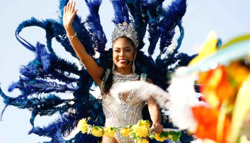 La reina María José Romo, presidiendo la Batalla de Flores.