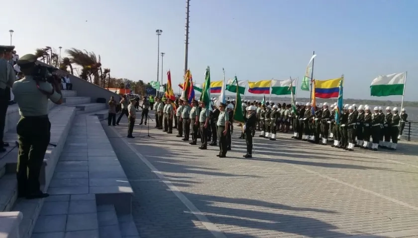 El Gran Malecón fue el escenario del cambio de mando de la Regional 8 de la Policía.