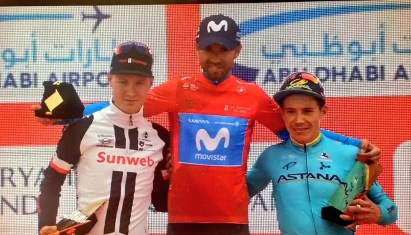 Miguel Ángel López, ciclista colombiano, en el podio.