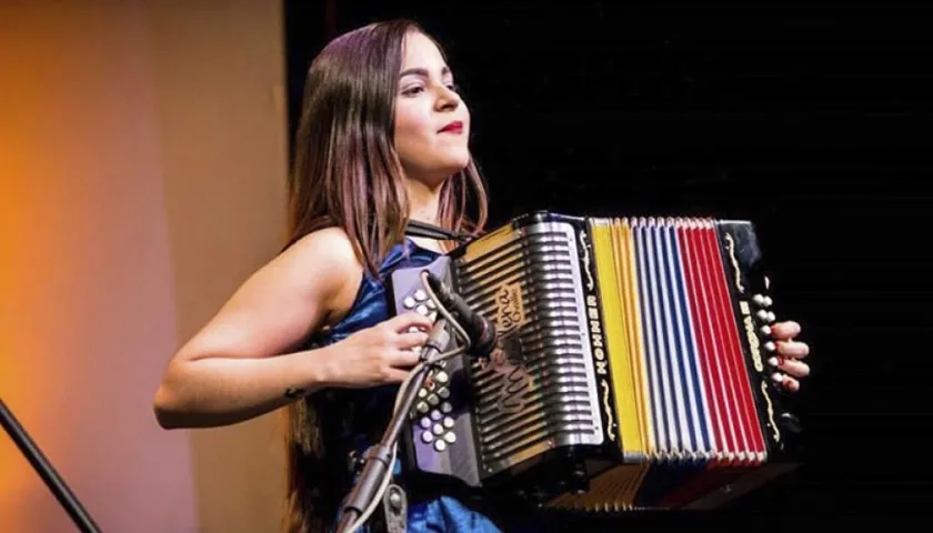 La acordonera María Silena Ovalle.