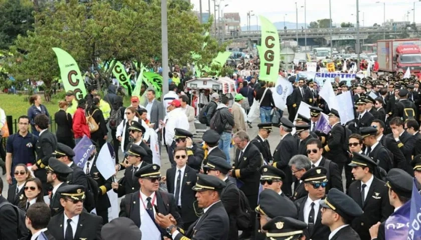 La huelga de pilotos de Avianca fue declarada ilegal y la empresa en proceso disciplinario despidió a más de 20 pilotos.