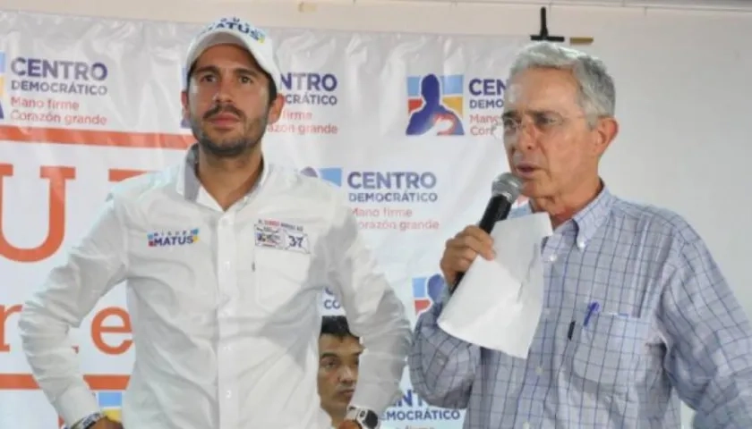 Los candidatos al Senado, Miguel Matus y Álvaro Uribe.