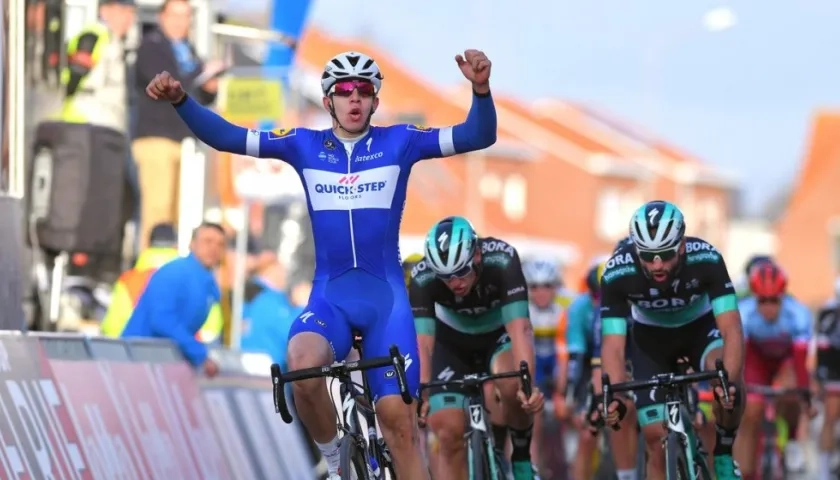 Álvaro Hodeg celebra su triunfo. 