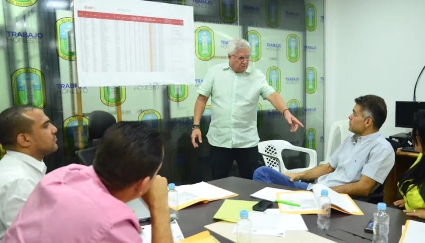 El Alcalde Joao Herrera durante el comité de seguimiento al proceso de Ley 550.