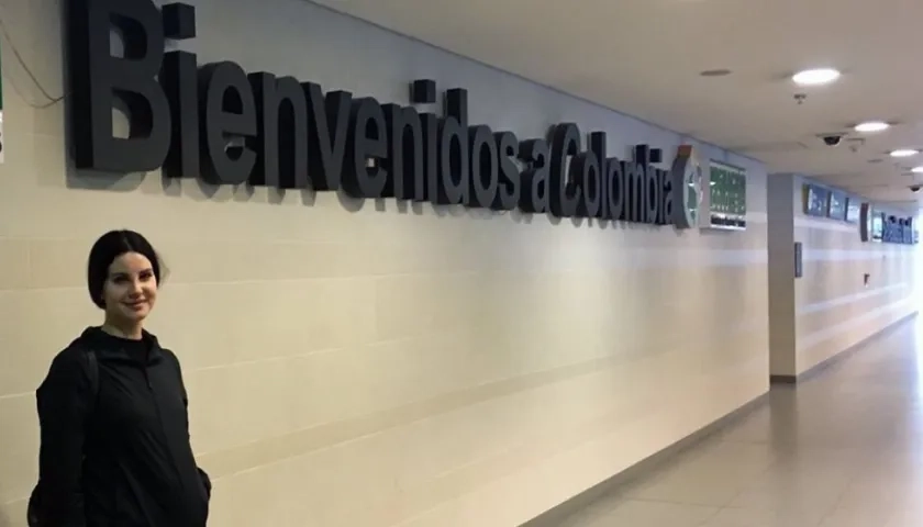 La cantante Lana Del Rey a su llegada a Bogotá.