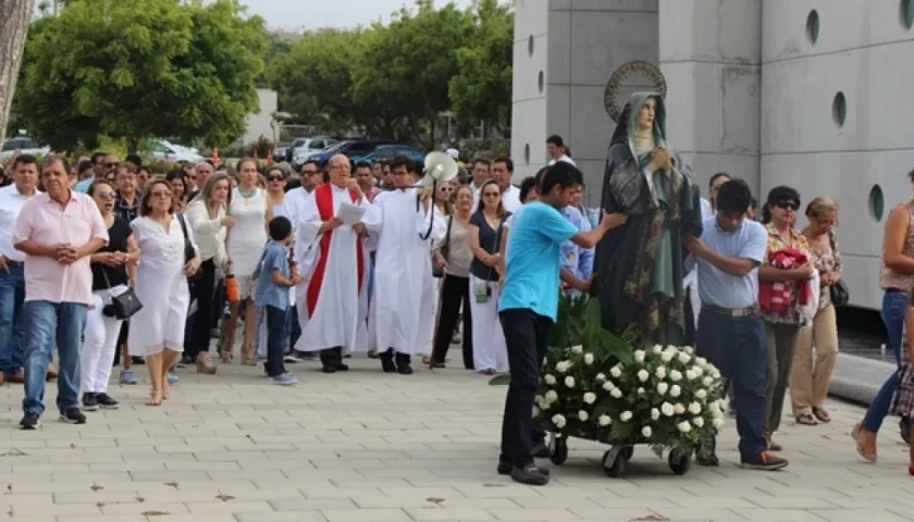 Procesión de la Virgen de La Dolorosa en el Colegio San José Sede Norte.