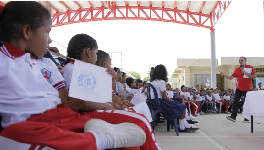 La idea es que los alumnos seleccionados apoyen el proceso de generar conciencia ambiental entre sus compañeros y familias.