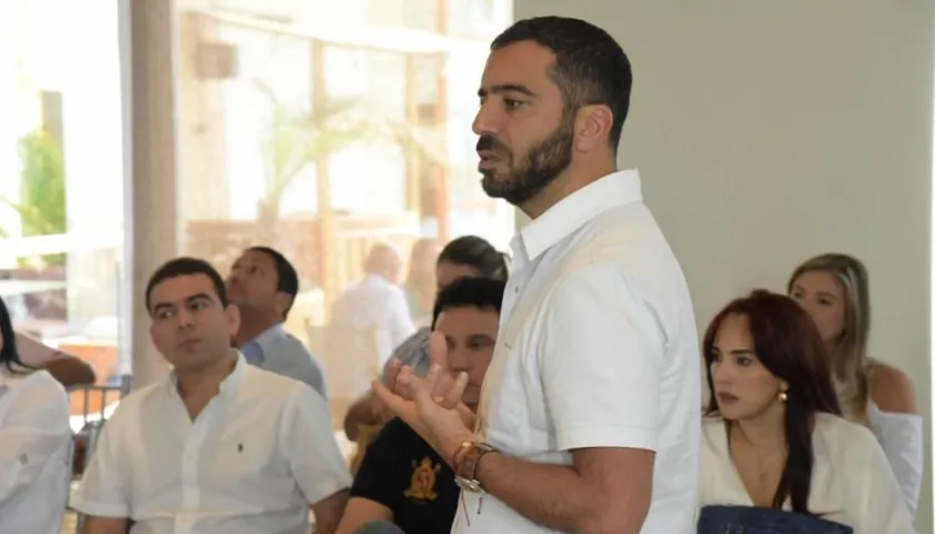 El senador Arturo Char durante su intervención.