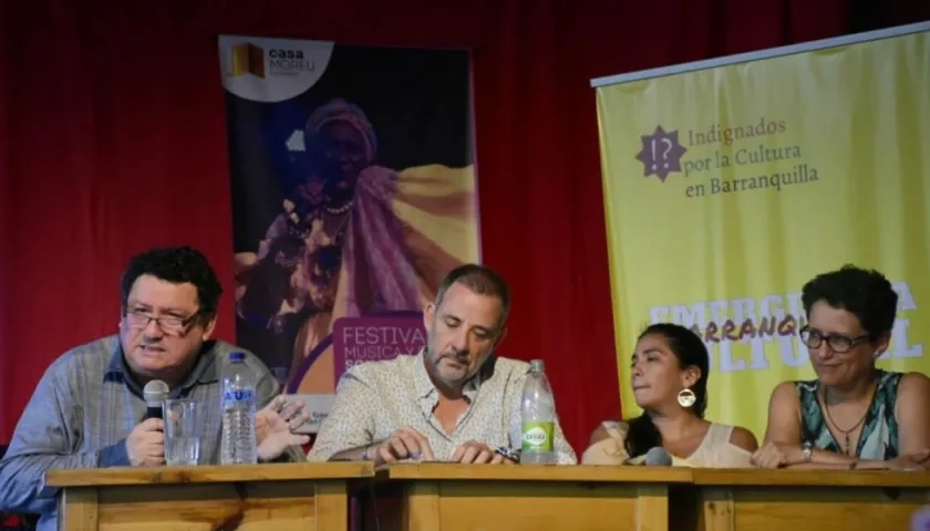 Miguel Iriarte, Juan José Jaramillo y Patricia Iriarte, durante el foro.
